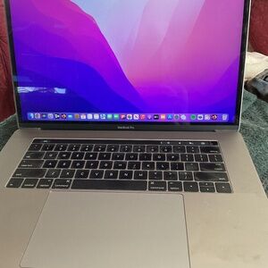 MacBook Pro 15" 2016 16 GB excellent working condition
